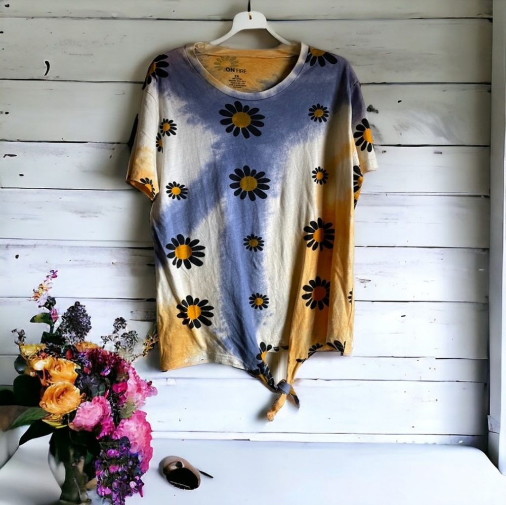 On Fire Women's Size 2X Tie Dye Floral Shirt